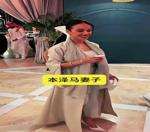 本泽马妻子和梅西老婆一个类型，属于耐看型