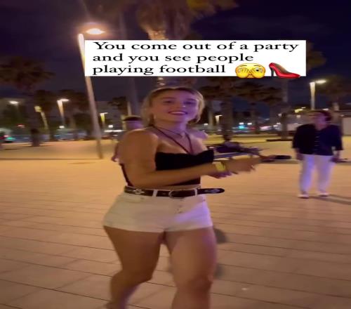 难道只有我一个人觉得踢足球的女孩很性感吗