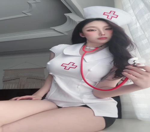 前CBA球员凯瑞图女友maymay的护士装穿搭来了