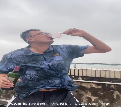 前上海中锋张兆旭台风中喝红酒：被迫停工休息一天大家还好吗