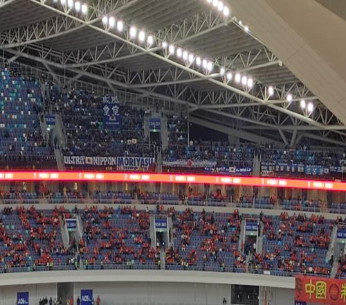 客队日本球迷看台实拍，打出TIFO【威风堂堂】