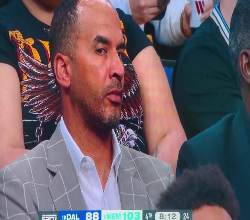 看到浓眉身体不适下场时，你们来给尼克哈里森配个内心独白