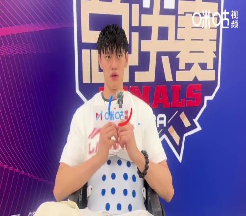 伤后首现身！曾凡博：可惜没能接着打，夏天还是想争取国家队比赛