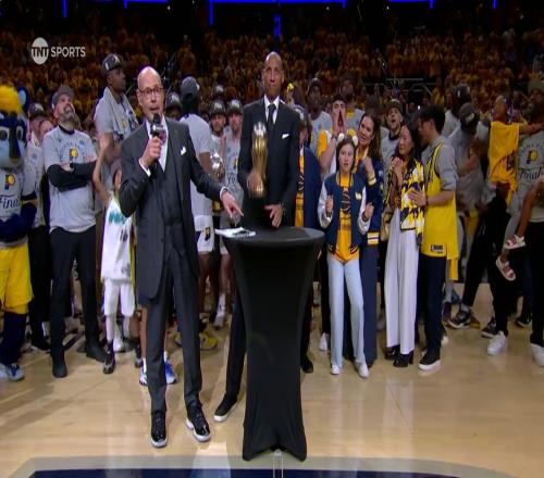 实至名归！西亚卡姆凭借系列赛亮眼表现当选东决MVP