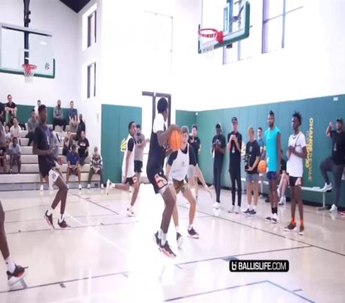 感觉这些都是准NBA球员库里曾带队在训练营vs准状元弗拉格