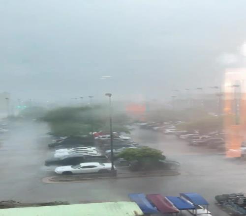 吓人！周玲安：刚落地俄克拉荷马就倾盆大雨加龙卷风