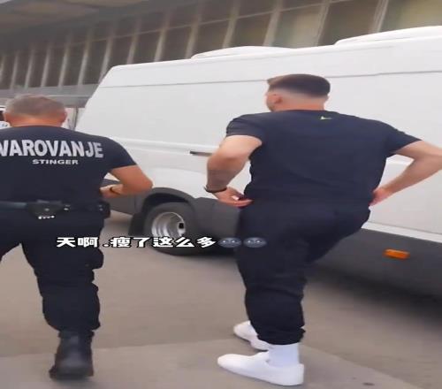 天呐！东契奇这私底下没少练啊这看着瘦了不少啊