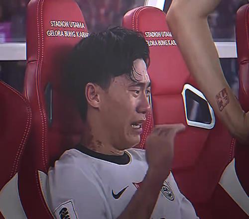 国足无缘世界杯！赛后胡荷韬痛哭不止