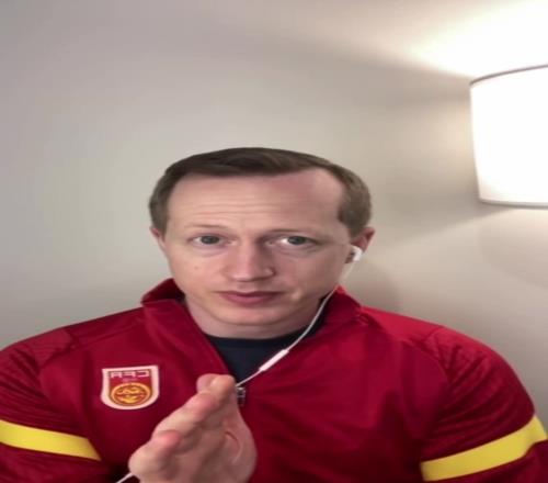 这么夸的吗英国足球哥夸王钰栋：踢法像维尼修斯