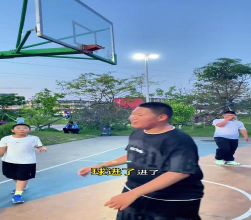 兄弟们，这球你怎么看...