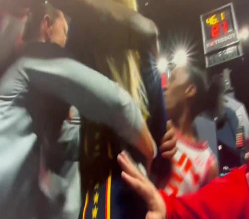 WNBA的妹子们打起架来，也是非常凶狠！各种揪头发！