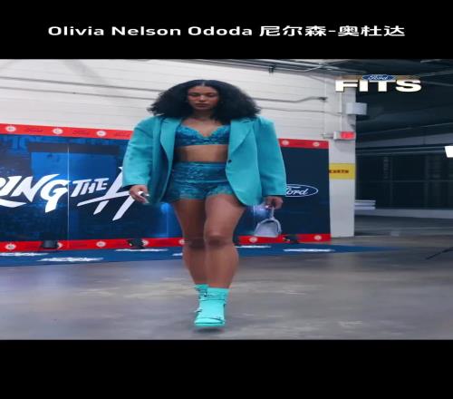 WNBA常规赛入场穿搭奥杜达这腿真长啊！