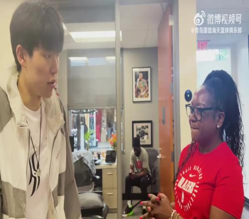 赴美日记更新杨瀚森探访开拓者俱乐部为全员准备了礼物！