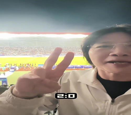 水庆霞指导亲临苏超现场！网友：能请来的咖位越来越大了