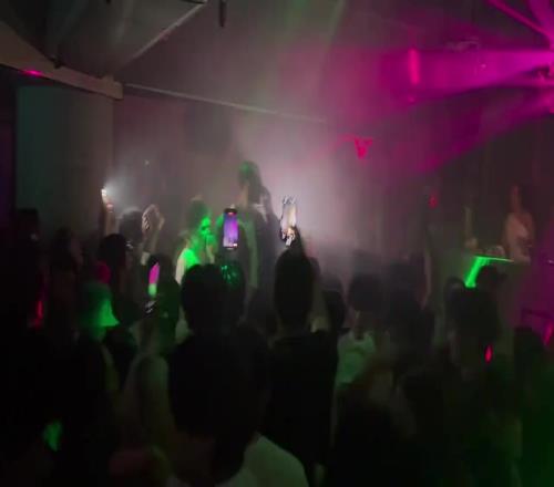 说好的少林弟子呢网友拍到文班亚马在日本夜店蹦迪