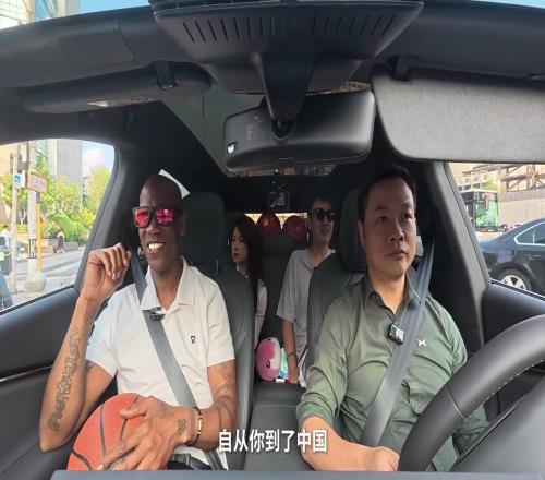 何总牛X！马布里试驾完小鹏G7后，表示想考中国驾照！