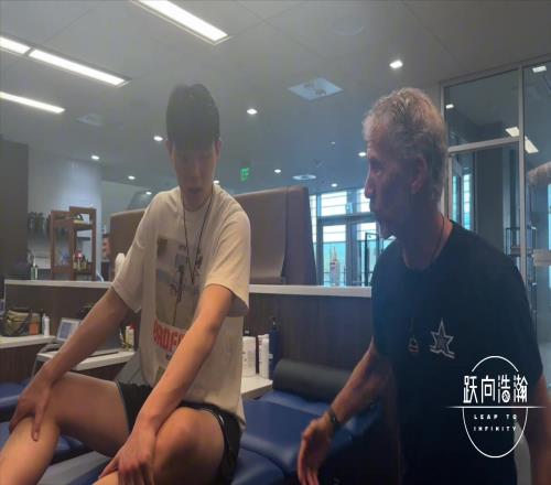 杨瀚森独家纪录片在美接受训练时细节教学如何正确使用比赛姿势