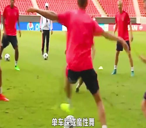 拜仁之魂，足球界逗比！穆勒定义自己是空间阅读者