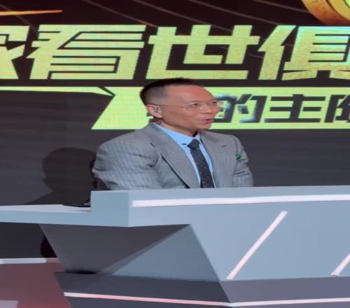 还单独拍了一个詹俊社媒：让我们一起喊，切尔西是世俱杯冠军