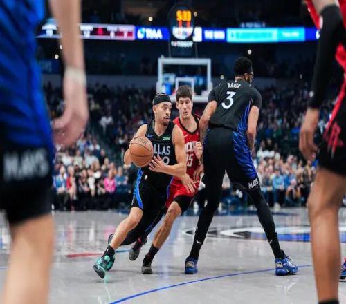 试训20支球队，落选，成为NBA新秀助攻王