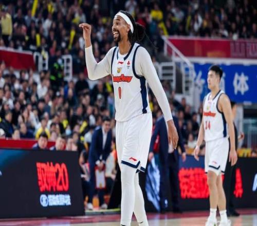 CBA排名又乱了！广东八连胜升榜首，北京赛季首败，广厦后来居上