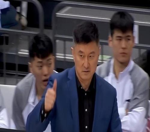 杜锋：奎恩的伤病需要医生检查年轻球员获得机会最应该感谢我