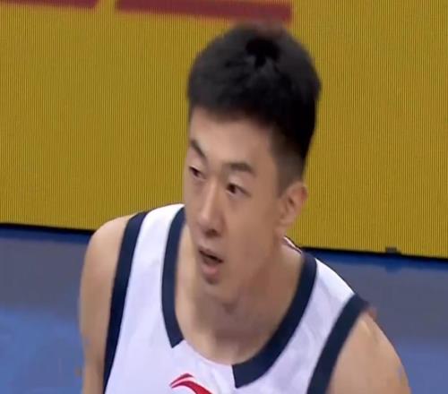 广东24分大胜！徐杰创纪录，胡明轩13中3，奎因伤退，萨林杰25+13