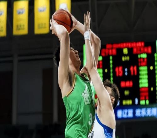 上海大胜辽宁！7人发挥全民皆兵，卢伟完美应变，辽宁仅靠2本土！