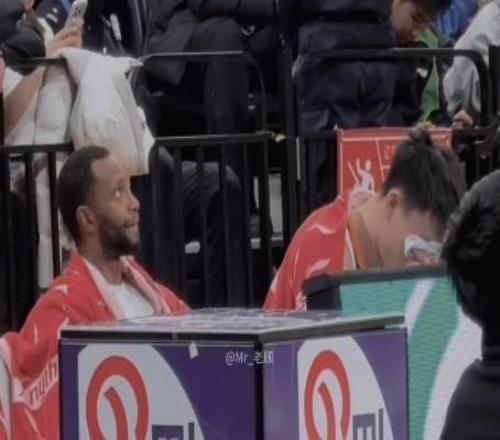 难忘回忆！辽宁赛前播放致敬视频，张镇麟难以压抑情绪感动落泪