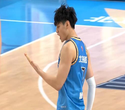 北京男篮31分大胜，送广东赛季首败，曾凡博火线复出表现抢眼