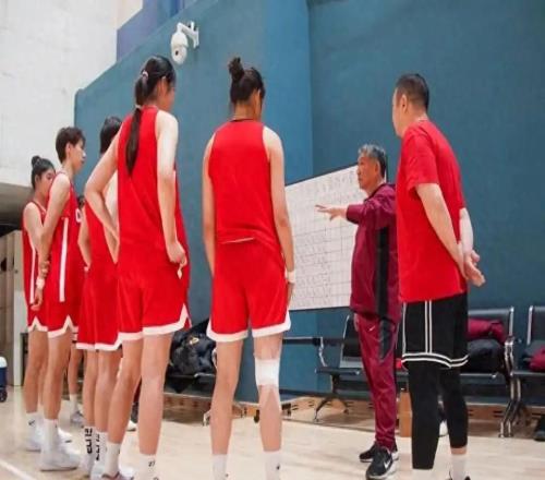 中国女篮大名单公布，没想到宫鲁鸣会这么说，李梦彻底没戏了