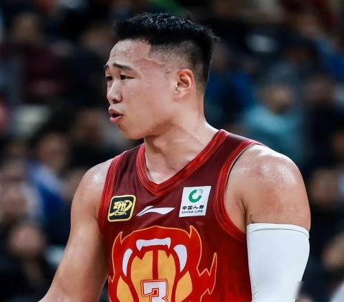 CBA联赛打了八轮，身价暴涨的球员，莫过于以下四位