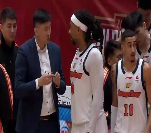 CBA排名大变天，广东队八连胜已无敌，辽篮四连败球迷怒喷杨鸣