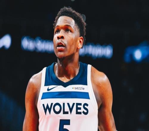 摔毛巾+提前离场！名嘴炮轰华子无领袖担当狼媒却直指管理层抠门