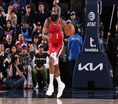 莱昂纳德45分助快船大胜爵士！6连胜期间场均39分生涯11次40+