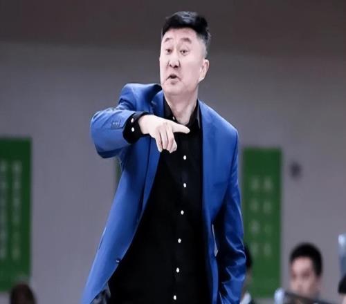 广东74105北京遭4坏消息！防守被爆，胡明轩+萨林杰全面吃瘪！