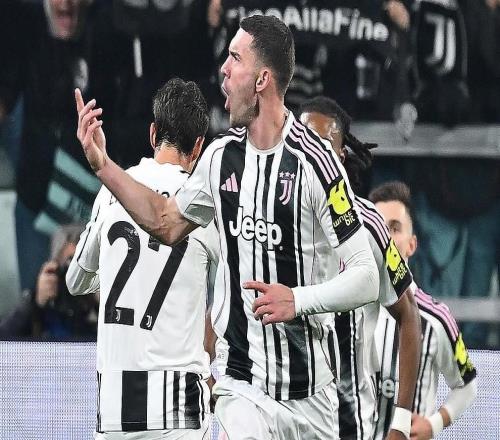 米体：巴萨希望让弗拉霍维奇接班莱万，拜仁米兰同样有意