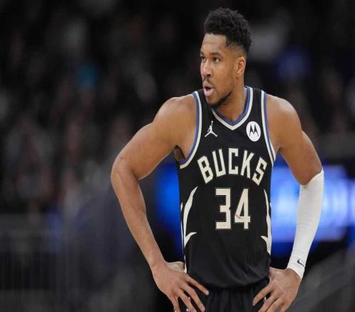 超两传奇历史第一！字母哥30+10+5空接暴扣准绝杀雄鹿逆转黄蜂