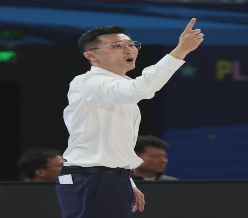 开季仅取得3胜6负，媒体人：刘炜已卸任新疆主帅