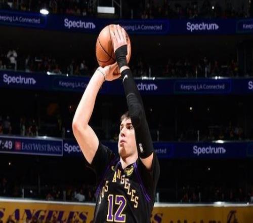 拉拉维亚谈角色定位：关键就是始终自信地打球