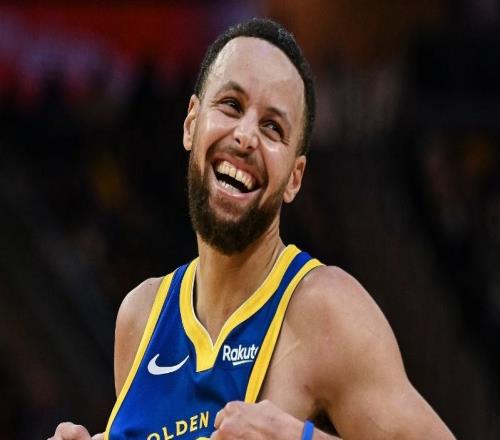 库里31分导逆转多强：45次单节20+历史第一连续75场命中三分