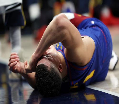 腿筋拉伤+膝盖重伤！争冠热门五大主力全伤，NBA总冠军又有悬念了