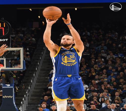 库里31+5勇士战胜爵士，巴特勒15+7马尔卡宁35分追梦被驱逐