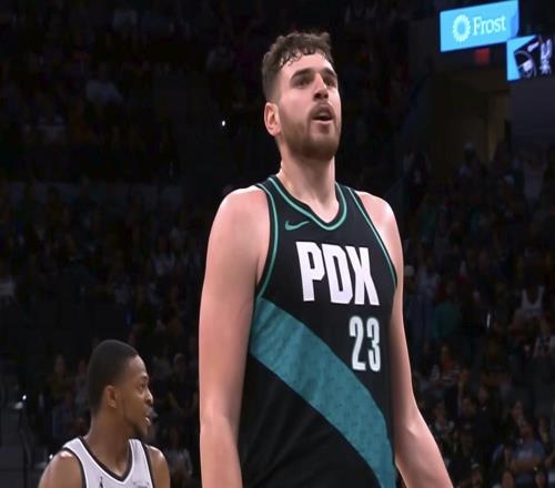 克林根24+12！杨瀚森2+2，开拓者爆冷掀翻马刺，诞生4个不可思议