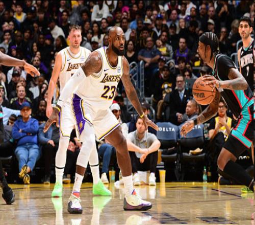 美媒列湖人多项喜人纪录：一数据仅次雷霆+时隔两月再造10+分逆转