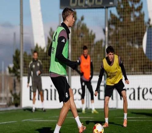 科贝：姆巴佩今天在室内训练，赫伊森和卡瓦哈尔参加完整合练