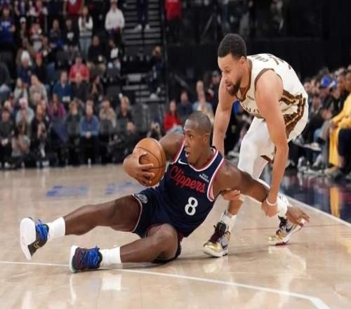 无耻黑哨！科尔怒喷裁判被驱逐！库里6犯离场，快船逃过一劫