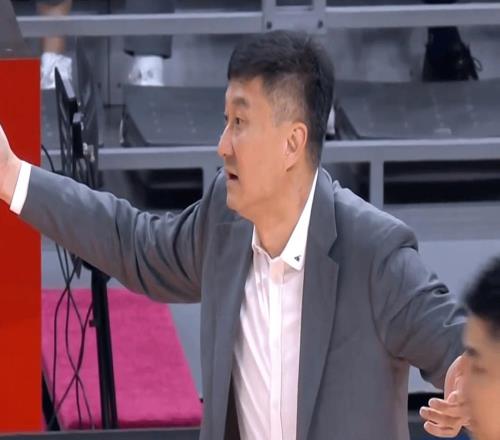 浙江绝杀球踩线不吹，广东三分没踩线被吹掉！CBA裁判水平太低了