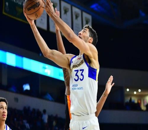 发展联盟表现平平，勇士双向合同锋线的能力看起来还是比较有限