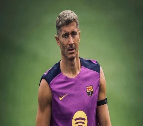 传记作者：莱万和他的家人在巴塞罗那很开心，可能再待一两年